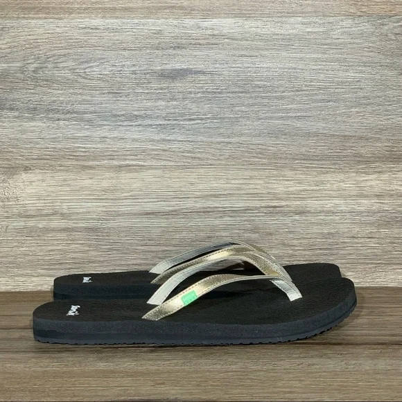 Sanuk Yoga Spree 4 Gold Metallic Flip Flop Sandal - Picture 9 of 9